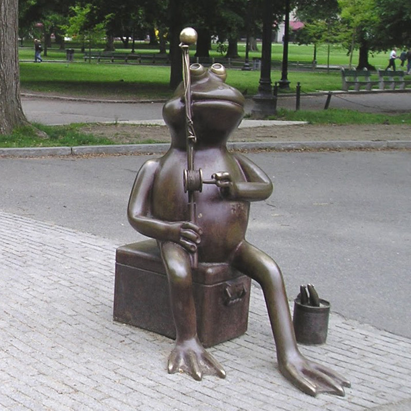A sculpture of a park frog playing erhu