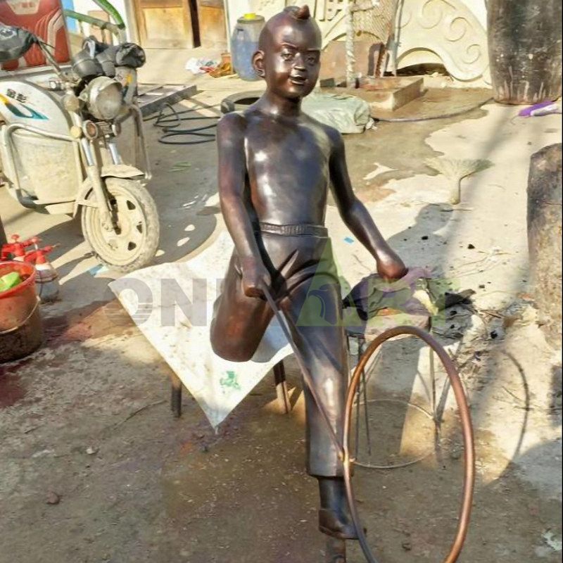 Children pushing and running in circles, bronze sculpture