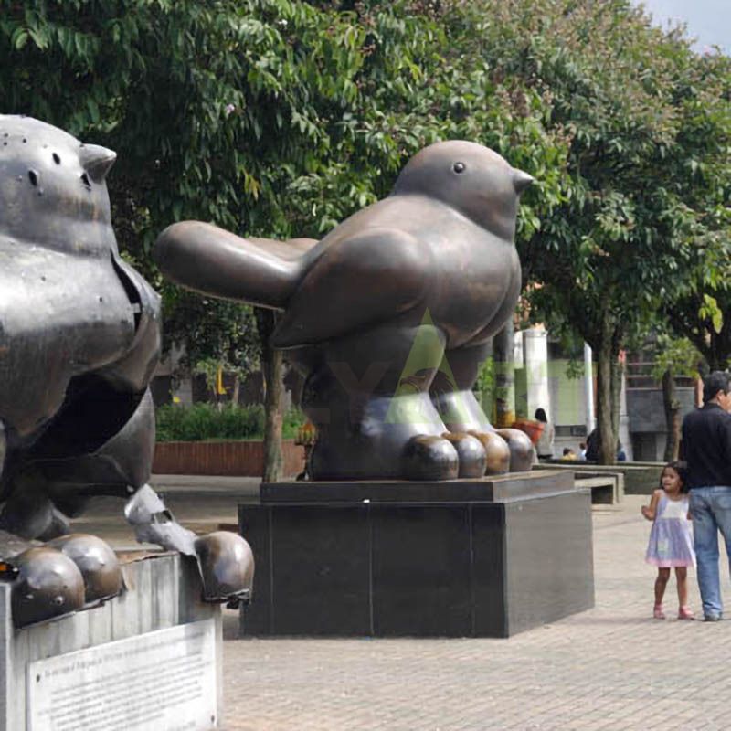 Potro's bronze statue of a fat cat