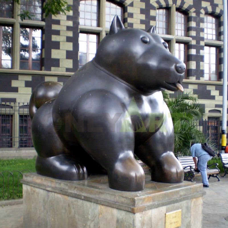 Fernando botero crouching cats