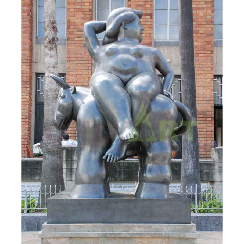 Fernando botero designed a bronze sculpture entitled Rapto de Europa