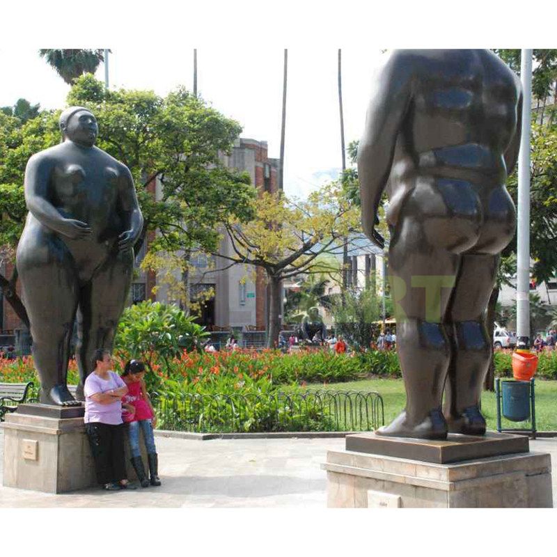 Fat woman and Fat Man under the rose tree