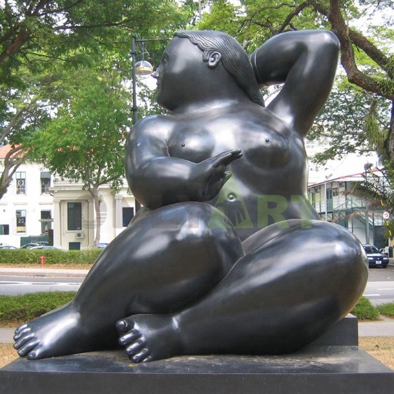 Expensive gas languid rich woman image sculpture