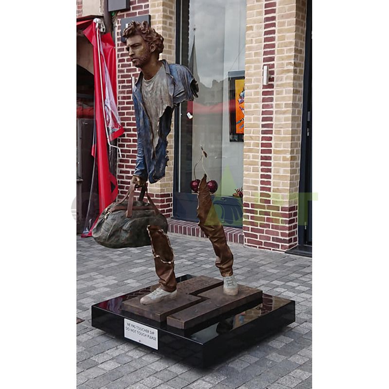 High quality metal figure statue life size bronze bruno sculpture with suitcase