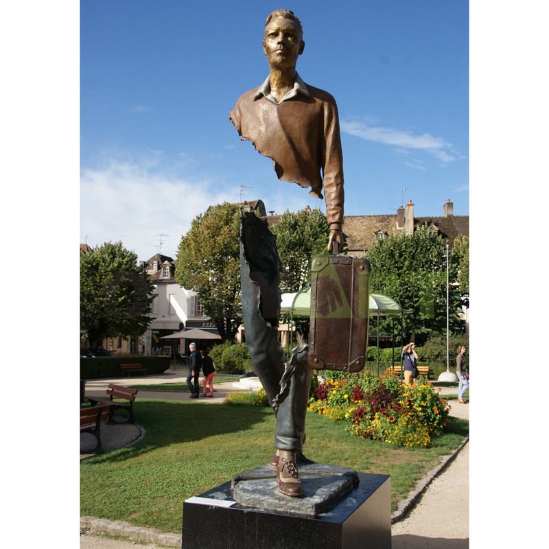 Incomplete traveler sculpture by Bruno Catalano and Ravagnan