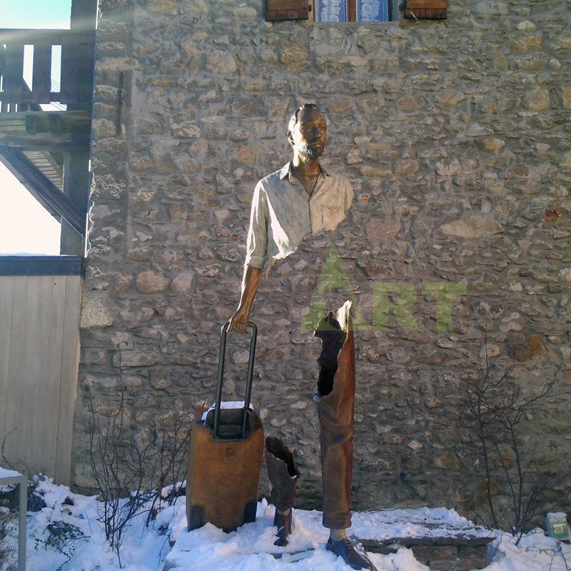 Outdoor replica of the famous Bruno Catrano statue of the Traveler