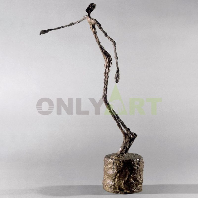 Man walking with his head down - Giacometti works