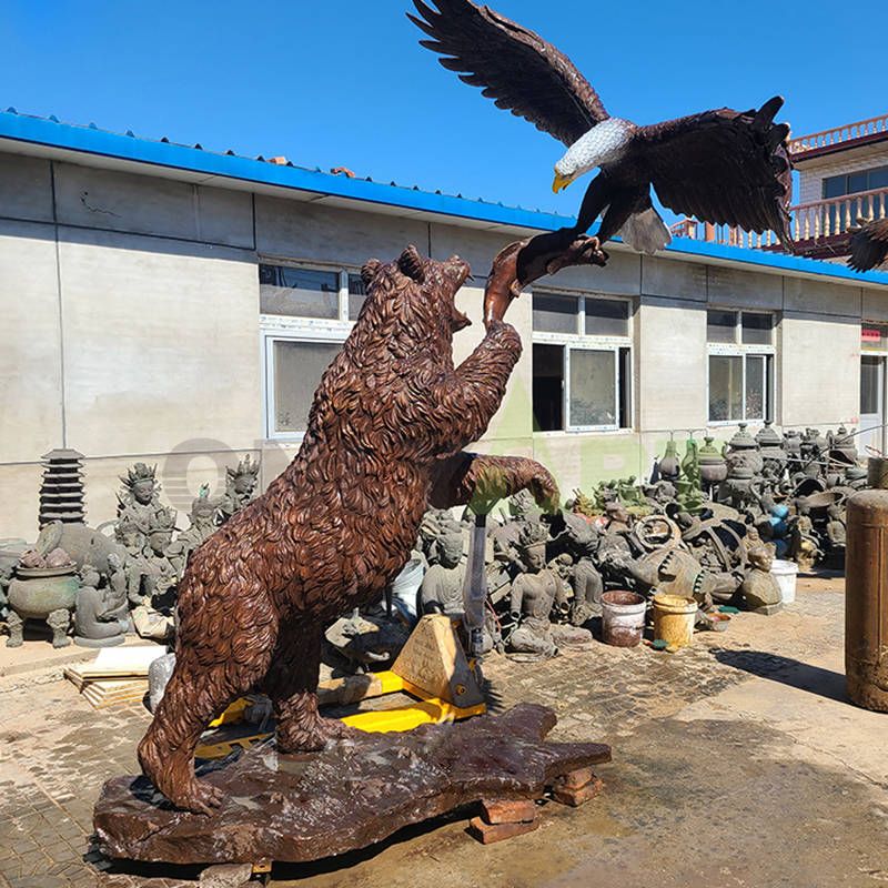 Clever and brave eagles compete for food