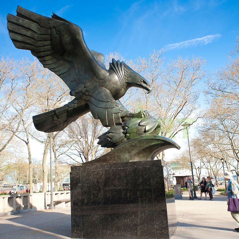 Sculpture of an eagle that catches food in its claws