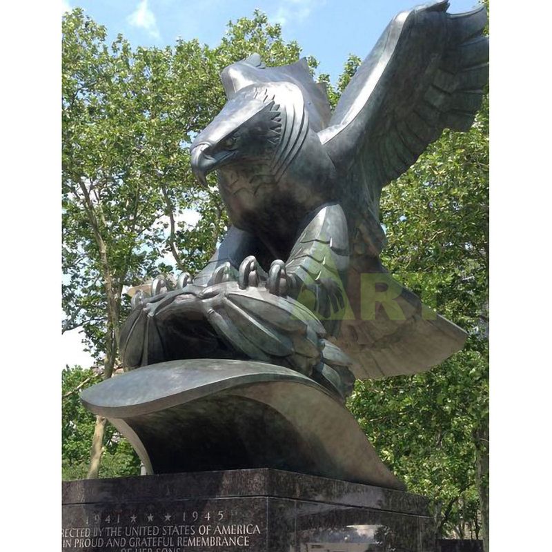 Sculpting large flying eagles to capture animal statues bronze eagle sculptures