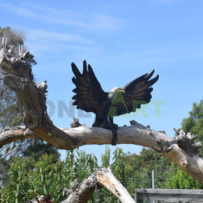 Garden decoration statue bronze flying eagle sculpture