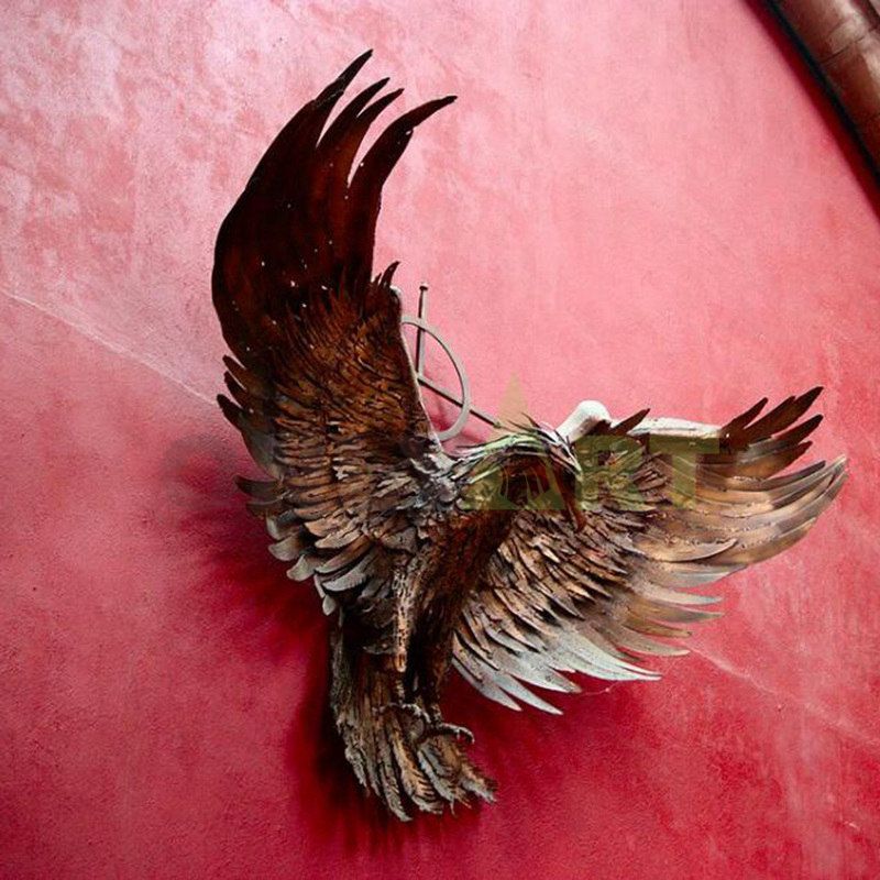 An eagle on the wall