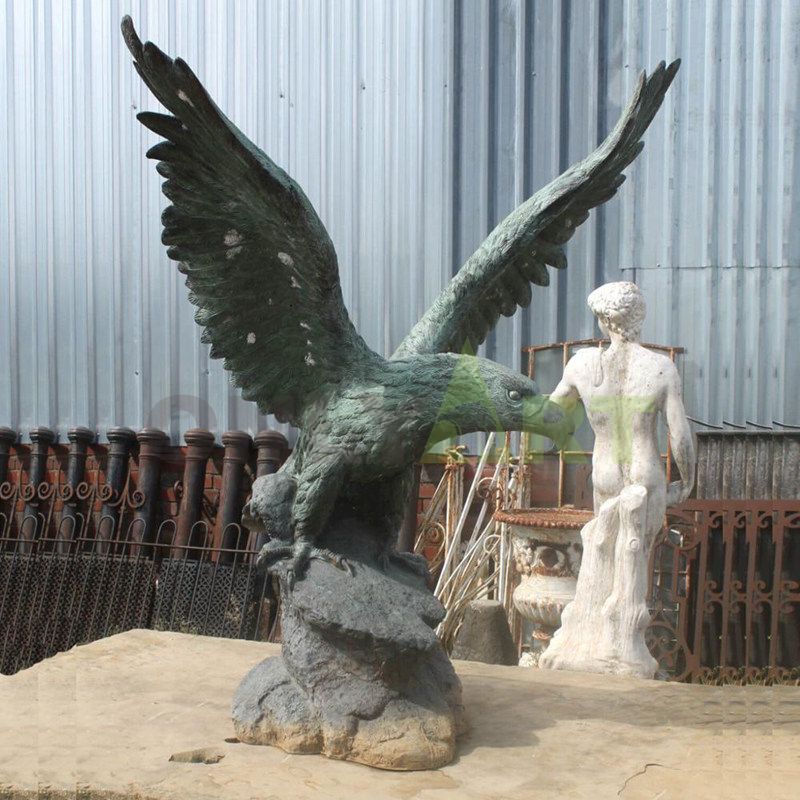 Life Size Bronze Casting Flying Eagle Art Statue Garden Copper Sculpture