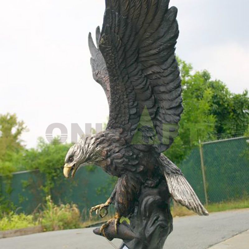 Large Size Metal Bird Flying Bronze Eagle Sculpture With Wings Spread