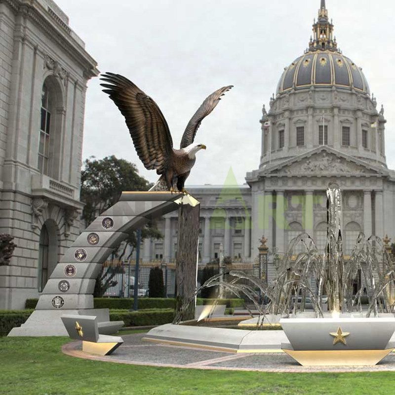 Outdoor bronze eagle sculpture can be used in the plaza, station, hotel front