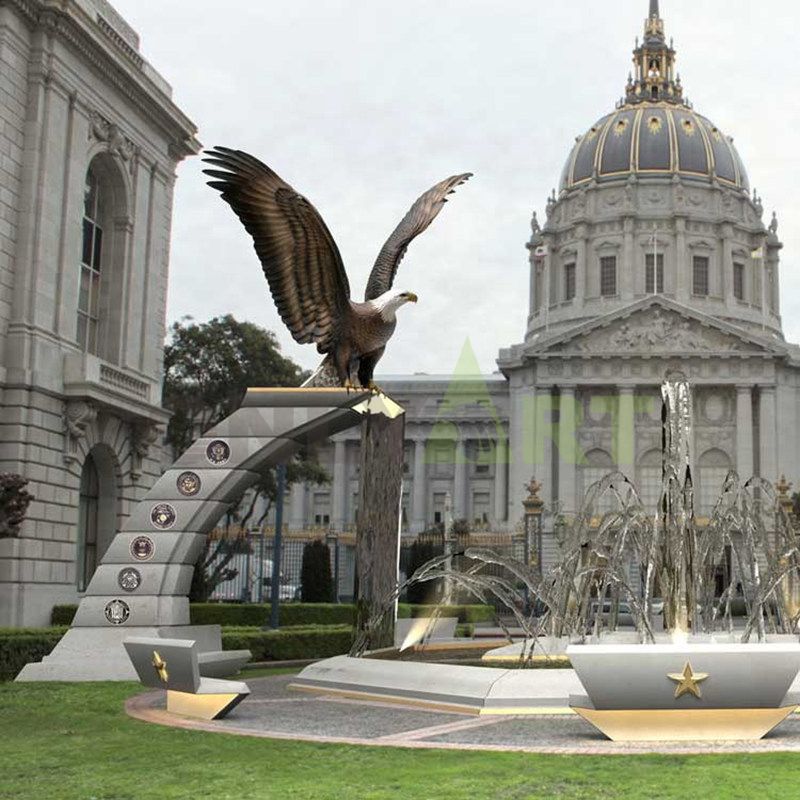 Outdoor decorative bronze eagle sculpture, two symmetrical sculptures