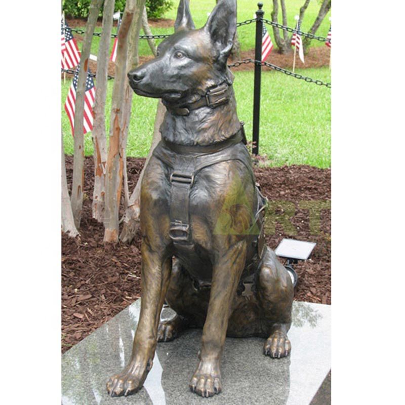 Sculpture of an American military dog