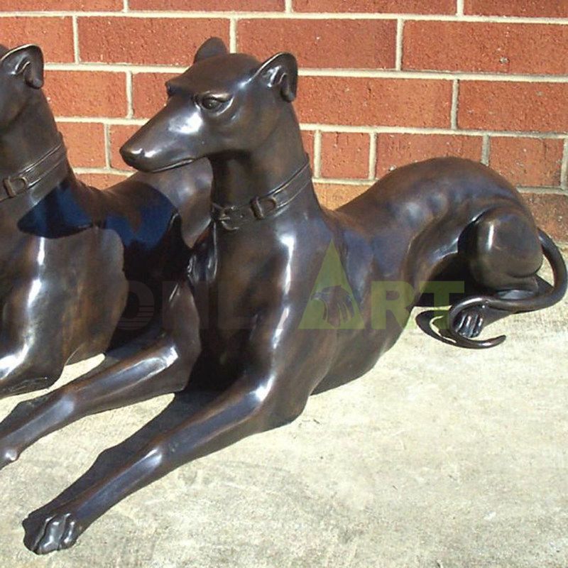 A garden or theme park is decorated with a life-size bronze dog sculpture