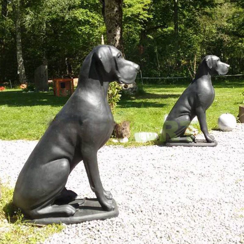 The garden gate is decorated with metal craft and life-size bronze dog sculptures