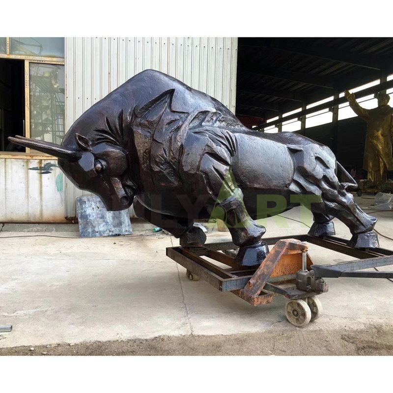 Life-size bronze Bull sculpture of A Wall Street bull attacking action