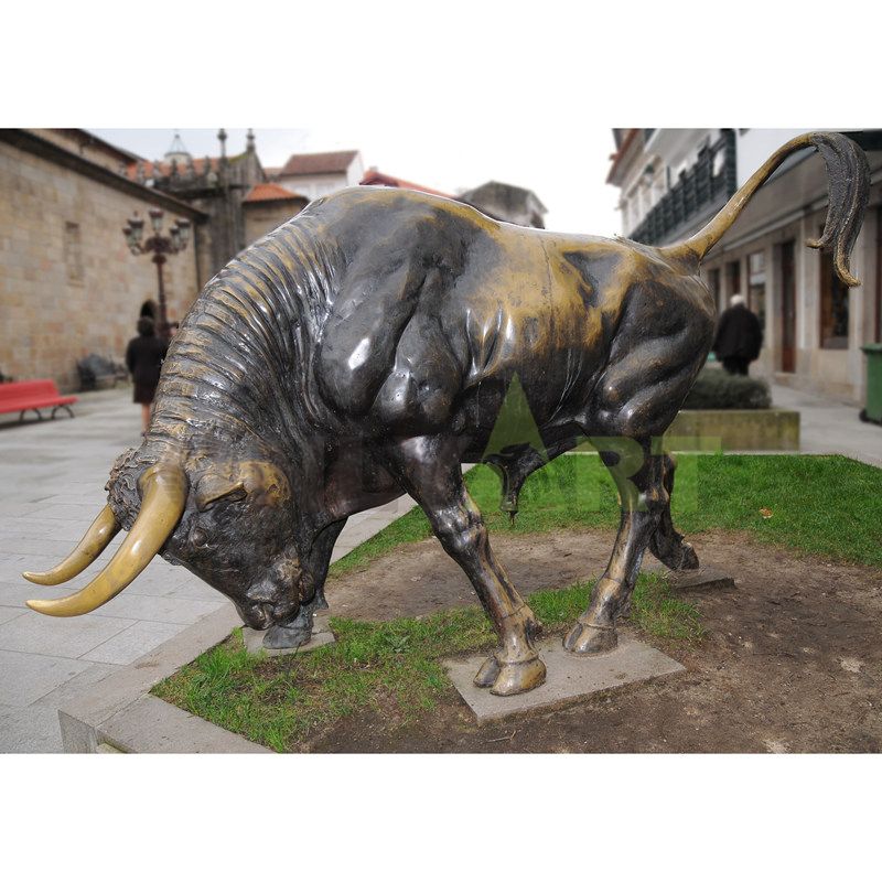 Life-size outdoor bronze bull sculptures for sale