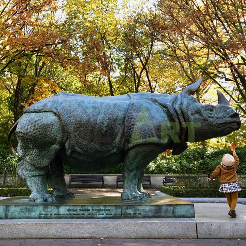 Abstract art animal bronze rhino sculpture for modern garden decoration