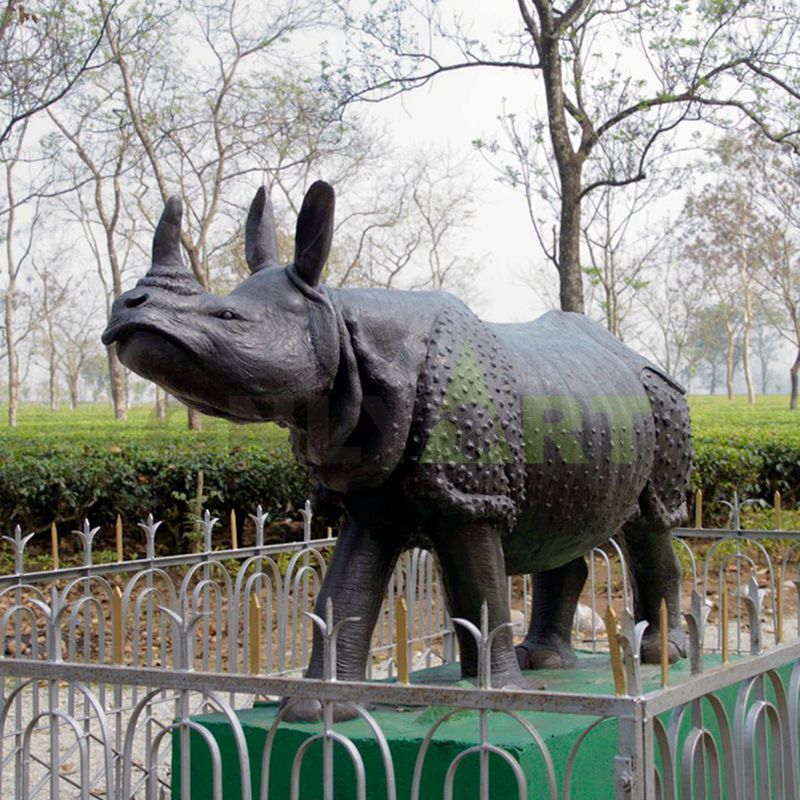 Metal bronze  rhino smooth sculpture in garden