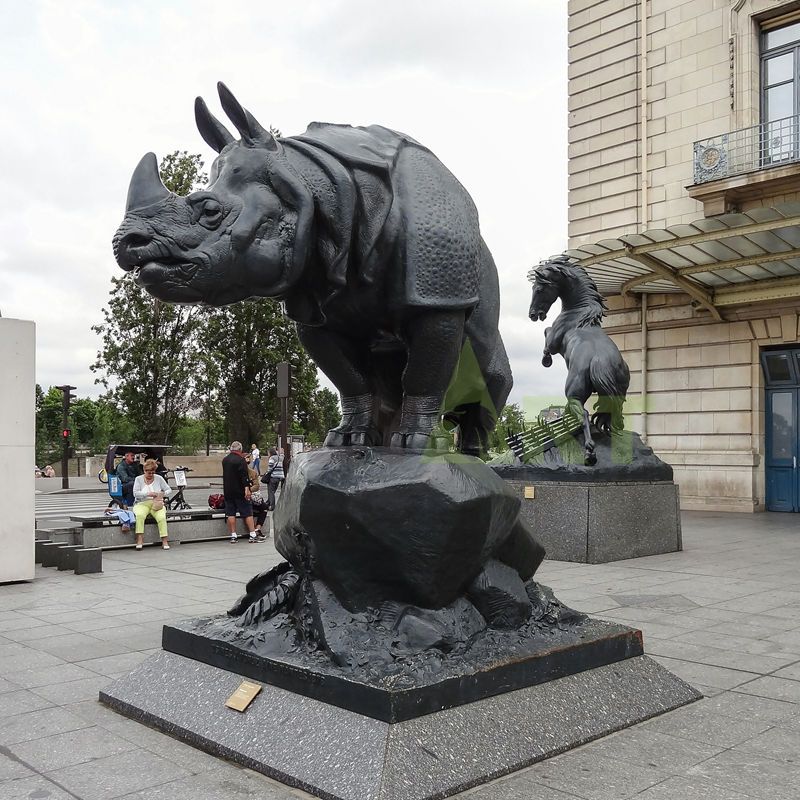 Life Size Animal Bronze Rhino Garden Sculpture