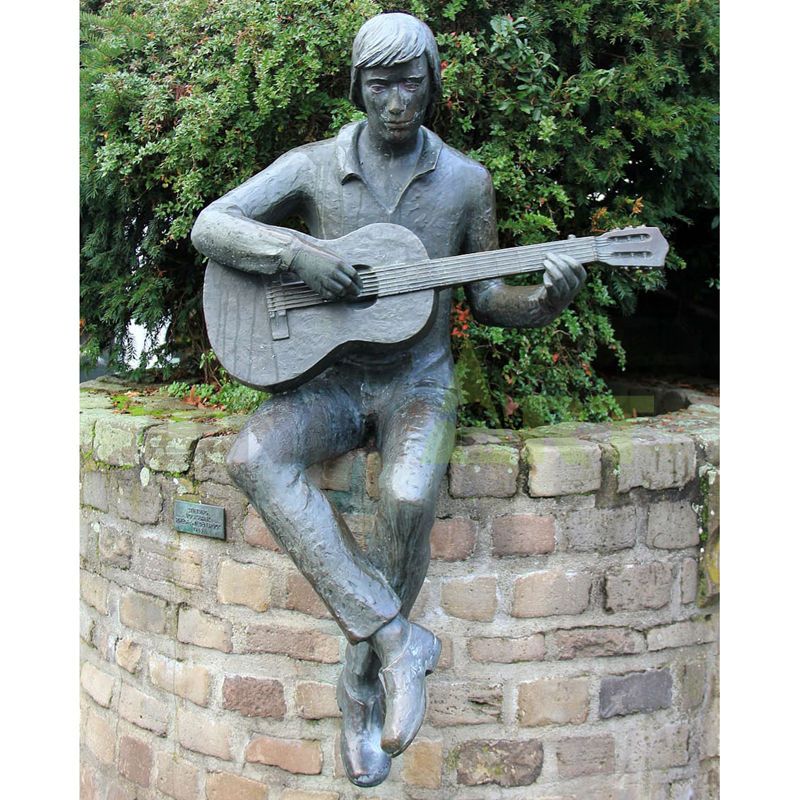 Bronze sculpture of elegant street singer