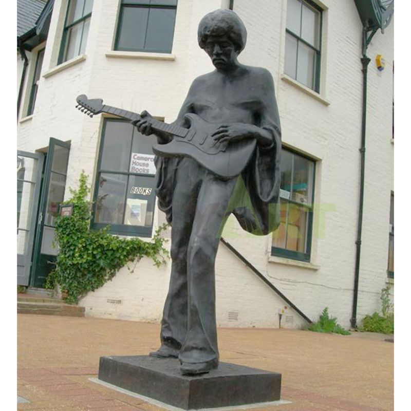 Bronze sculpture of elegant street singer