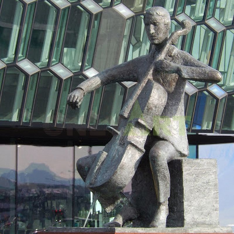 Sculpture of a golden violinist