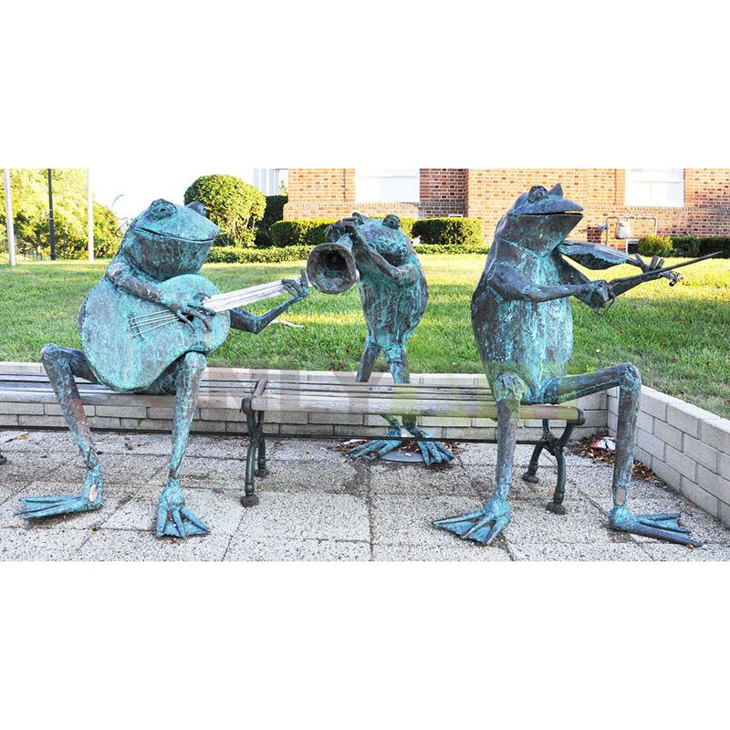 Decorate the garden with bronze sculptures of three frogs singing