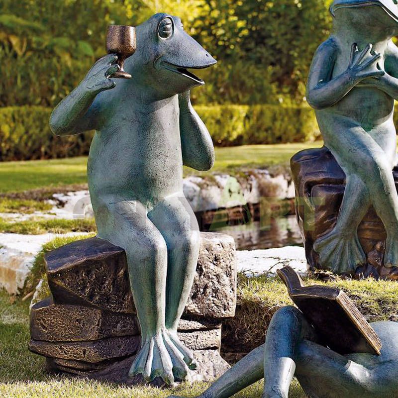 Garden outdoor decoration resin garden frog sculpture