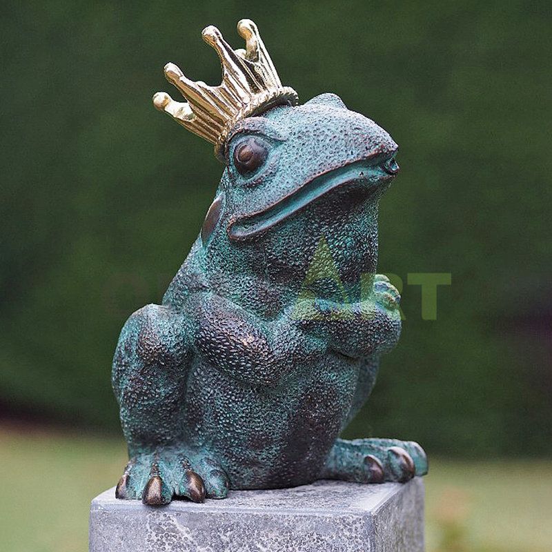 Realistic frog Prince Garden statue looking at the golden crown