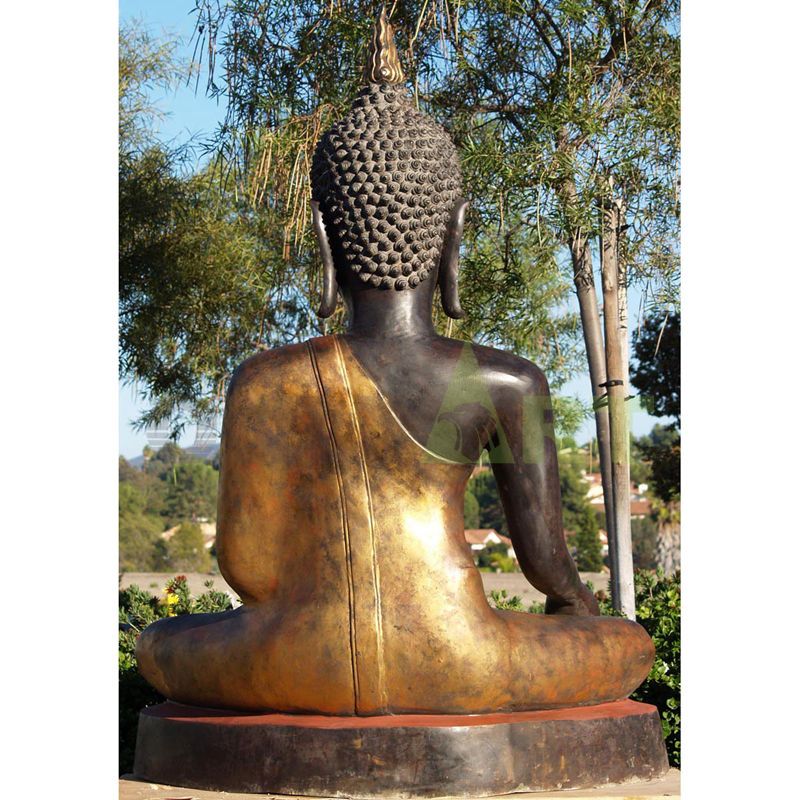 Buddha statue generous back